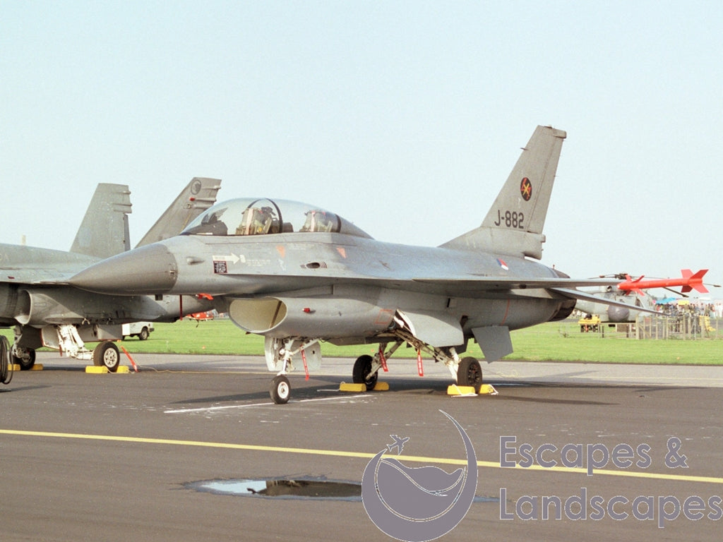 Fighting Falcon F-16B